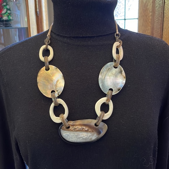 STATEMENT NECKLACE 🐚 SHELLS BEIGE/BROWN - Picture 2 of 12